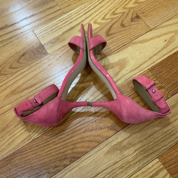 **Ann Taylor Suede Ankle Strap Kitten 2.5” Heels 7.5 - Picture 4 of 9